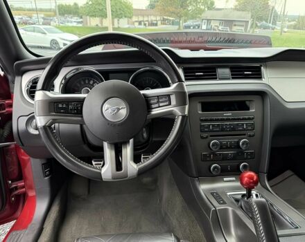 Красный Форд Мустанг, объемом двигателя 5 л и пробегом 87 тыс. км за 6200 $, фото 7 на Automoto.ua