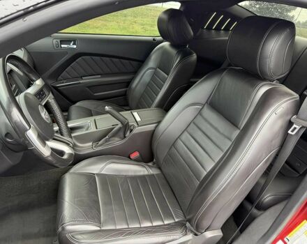 Красный Форд Мустанг, объемом двигателя 5 л и пробегом 87 тыс. км за 6200 $, фото 6 на Automoto.ua