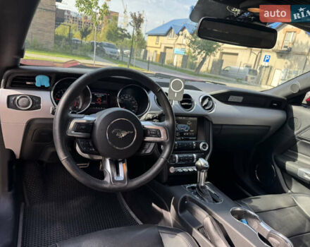 Красный Форд Мустанг, объемом двигателя 2.26 л и пробегом 110 тыс. км за 16200 $, фото 9 на Automoto.ua