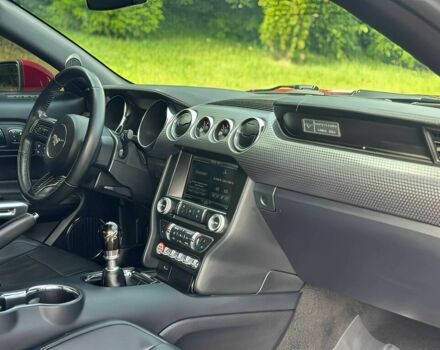 Красный Форд Мустанг, объемом двигателя 5 л и пробегом 80 тыс. км за 10990 $, фото 12 на Automoto.ua