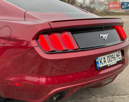 Красный Форд Мустанг, объемом двигателя 2.26 л и пробегом 170 тыс. км за 14500 $, фото 6 на Automoto.ua