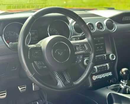 Красный Форд Мустанг, объемом двигателя 5 л и пробегом 80 тыс. км за 10990 $, фото 10 на Automoto.ua