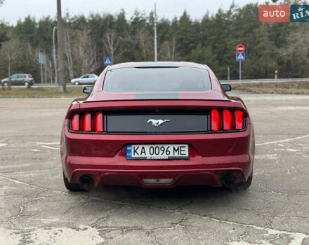 Красный Форд Мустанг, объемом двигателя 2.26 л и пробегом 170 тыс. км за 14500 $, фото 5 на Automoto.ua