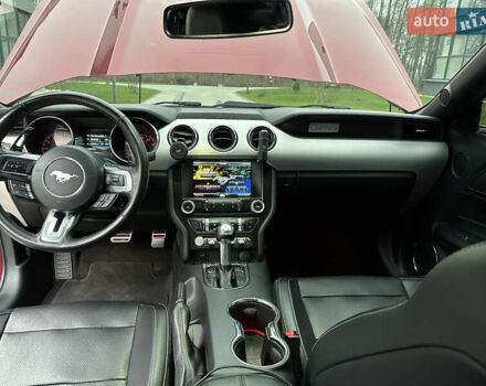 Красный Форд Мустанг, объемом двигателя 2.26 л и пробегом 119 тыс. км за 16400 $, фото 17 на Automoto.ua