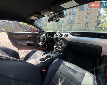 Красный Форд Мустанг, объемом двигателя 2.26 л и пробегом 110 тыс. км за 16200 $, фото 11 на Automoto.ua