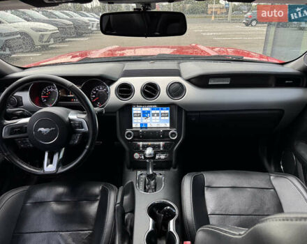 Красный Форд Мустанг, объемом двигателя 2.26 л и пробегом 169 тыс. км за 13900 $, фото 24 на Automoto.ua