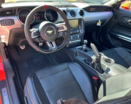 Красный Форд Мустанг, объемом двигателя 5 л и пробегом 80 тыс. км за 5900 $, фото 6 на Automoto.ua