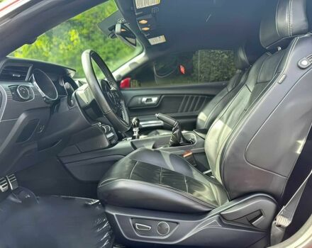 Красный Форд Мустанг, объемом двигателя 5 л и пробегом 80 тыс. км за 10990 $, фото 8 на Automoto.ua