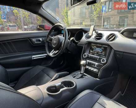 Красный Форд Мустанг, объемом двигателя 2.26 л и пробегом 110 тыс. км за 16200 $, фото 8 на Automoto.ua