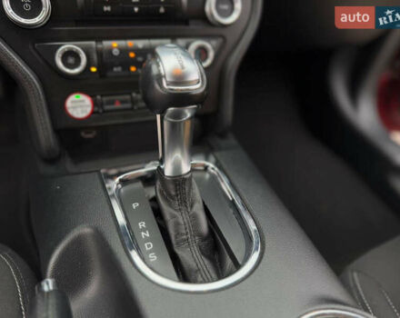 Красный Форд Мустанг, объемом двигателя 2.26 л и пробегом 170 тыс. км за 14500 $, фото 21 на Automoto.ua