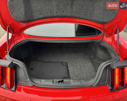 Красный Форд Мустанг, объемом двигателя 2.26 л и пробегом 169 тыс. км за 13900 $, фото 16 на Automoto.ua