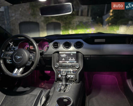 Красный Форд Мустанг, объемом двигателя 2.26 л и пробегом 152 тыс. км за 18856 $, фото 4 на Automoto.ua