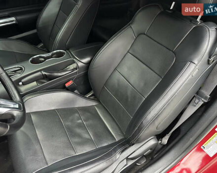 Красный Форд Мустанг, объемом двигателя 2.26 л и пробегом 119 тыс. км за 16400 $, фото 20 на Automoto.ua