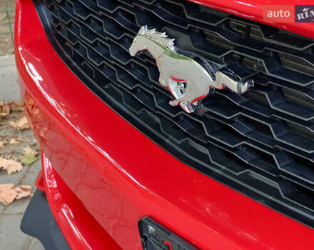 Красный Форд Мустанг, объемом двигателя 2.3 л и пробегом 175 тыс. км за 17500 $, фото 2 на Automoto.ua