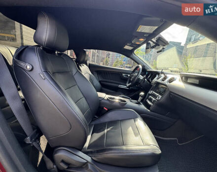 Красный Форд Мустанг, объемом двигателя 2.26 л и пробегом 110 тыс. км за 16200 $, фото 12 на Automoto.ua