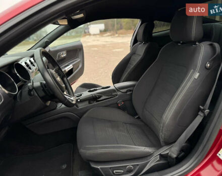 Красный Форд Мустанг, объемом двигателя 2.26 л и пробегом 170 тыс. км за 14500 $, фото 15 на Automoto.ua