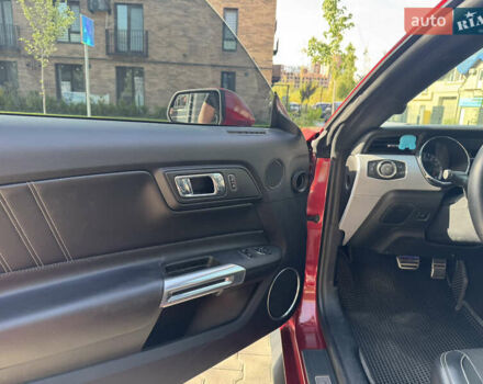 Красный Форд Мустанг, объемом двигателя 2.26 л и пробегом 110 тыс. км за 16200 $, фото 10 на Automoto.ua