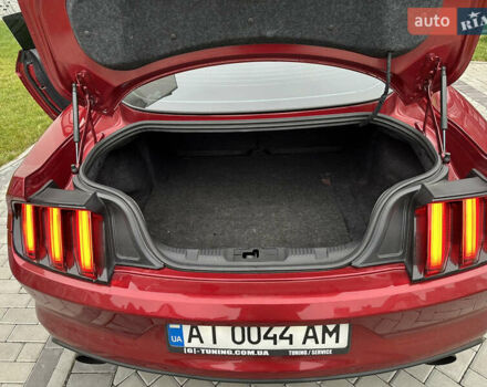 Красный Форд Мустанг, объемом двигателя 2.26 л и пробегом 119 тыс. км за 16400 $, фото 26 на Automoto.ua