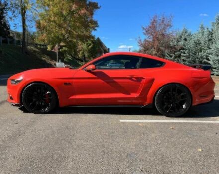 Красный Форд Мустанг, объемом двигателя 5 л и пробегом 80 тыс. км за 5900 $, фото 3 на Automoto.ua