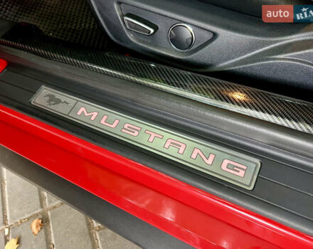 Красный Форд Мустанг, объемом двигателя 2.3 л и пробегом 175 тыс. км за 17500 $, фото 6 на Automoto.ua
