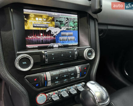 Красный Форд Мустанг, объемом двигателя 2.26 л и пробегом 119 тыс. км за 16400 $, фото 18 на Automoto.ua