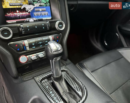 Красный Форд Мустанг, объемом двигателя 2.26 л и пробегом 119 тыс. км за 16400 $, фото 19 на Automoto.ua