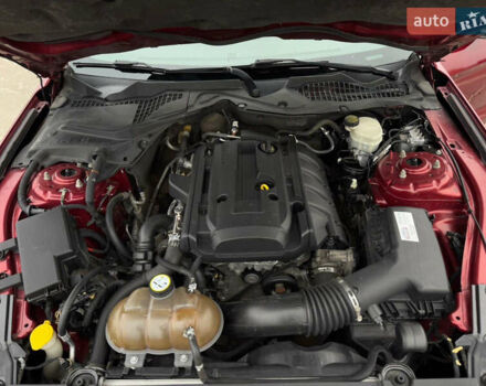 Красный Форд Мустанг, объемом двигателя 2.26 л и пробегом 170 тыс. км за 14500 $, фото 14 на Automoto.ua