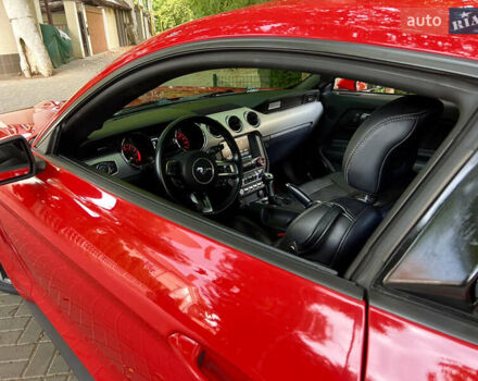 Красный Форд Мустанг, объемом двигателя 2.3 л и пробегом 175 тыс. км за 17500 $, фото 5 на Automoto.ua