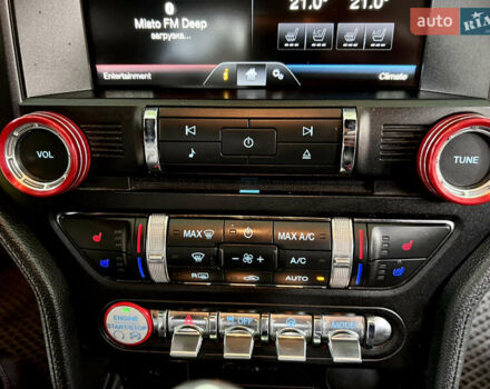 Красный Форд Мустанг, объемом двигателя 2.3 л и пробегом 175 тыс. км за 17500 $, фото 19 на Automoto.ua