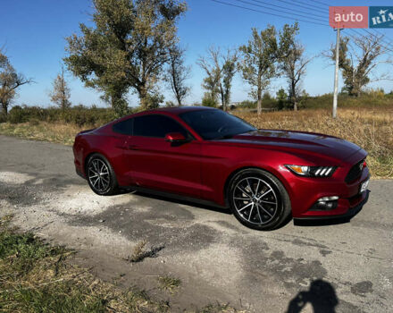 Красный Форд Мустанг, объемом двигателя 2.26 л и пробегом 180 тыс. км за 16800 $, фото 11 на Automoto.ua