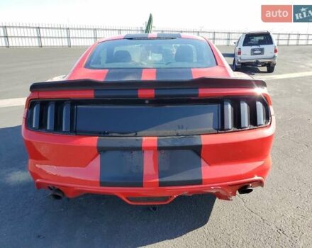 Красный Форд Мустанг, объемом двигателя 2.26 л и пробегом 126 тыс. км за 3000 $, фото 5 на Automoto.ua