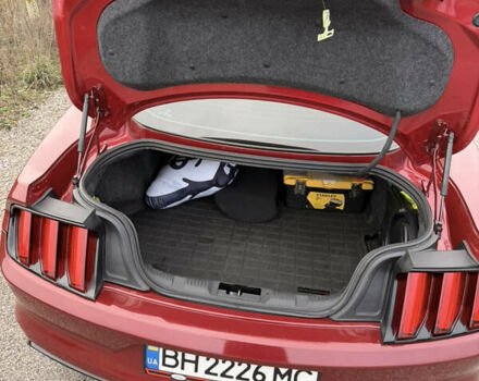 Красный Форд Мустанг, объемом двигателя 2.3 л и пробегом 127 тыс. км за 16500 $, фото 23 на Automoto.ua