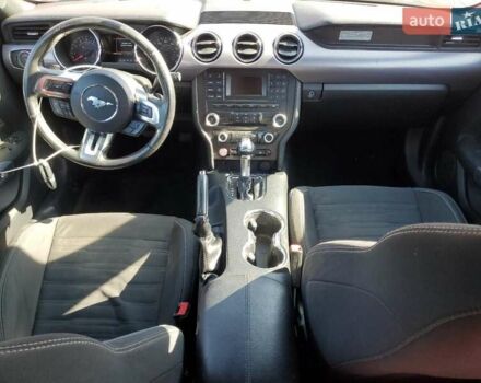 Красный Форд Мустанг, объемом двигателя 2.26 л и пробегом 126 тыс. км за 3000 $, фото 7 на Automoto.ua