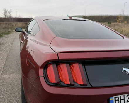 Красный Форд Мустанг, объемом двигателя 2.3 л и пробегом 127 тыс. км за 16500 $, фото 7 на Automoto.ua