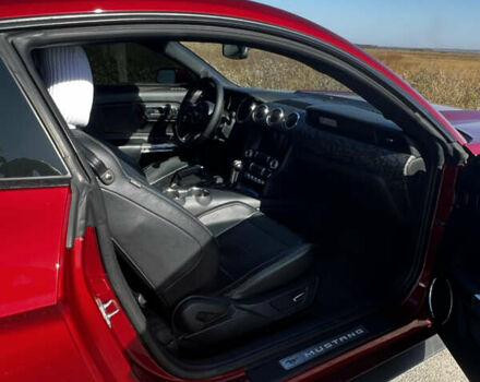 Красный Форд Мустанг, объемом двигателя 2.26 л и пробегом 180 тыс. км за 16800 $, фото 4 на Automoto.ua