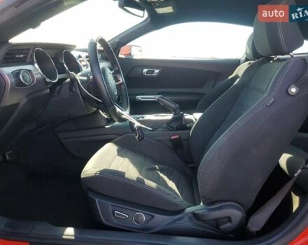 Красный Форд Мустанг, объемом двигателя 2.26 л и пробегом 126 тыс. км за 3000 $, фото 6 на Automoto.ua