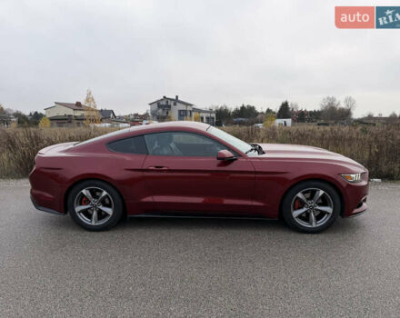 Красный Форд Мустанг, объемом двигателя 2.3 л и пробегом 127 тыс. км за 16500 $, фото 4 на Automoto.ua