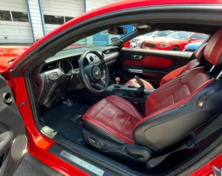 Красный Форд Мустанг, объемом двигателя 5 л и пробегом 53 тыс. км за 8000 $, фото 6 на Automoto.ua