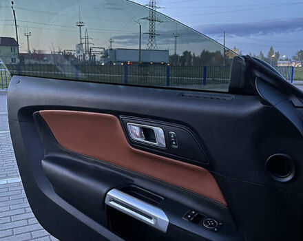 Красный Форд Мустанг, объемом двигателя 2.3 л и пробегом 102 тыс. км за 27500 $, фото 14 на Automoto.ua