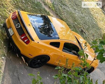 Желтый Форд Мустанг, объемом двигателя 5 л и пробегом 70 тыс. км за 28950 $, фото 2 на Automoto.ua