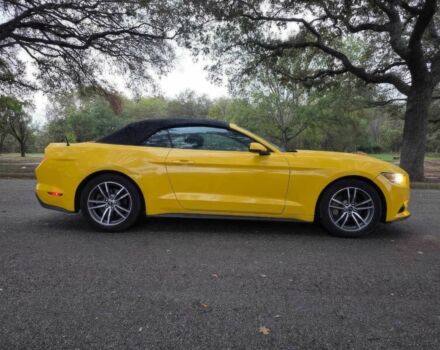 Жовтий Форд Мустанг, об'ємом двигуна 2.3 л та пробігом 55 тис. км за 8800 $, фото 4 на Automoto.ua