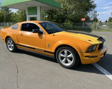Желтый Форд Мустанг, объемом двигателя 4 л и пробегом 90 тыс. км за 9990 $, фото 2 на Automoto.ua
