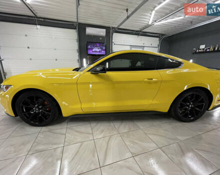 Желтый Форд Мустанг, объемом двигателя 2.26 л и пробегом 45 тыс. км за 21500 $, фото 1 на Automoto.ua