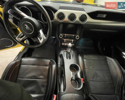 Желтый Форд Мустанг, объемом двигателя 2.26 л и пробегом 45 тыс. км за 21500 $, фото 16 на Automoto.ua