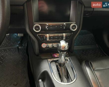 Желтый Форд Мустанг, объемом двигателя 2.26 л и пробегом 45 тыс. км за 21500 $, фото 19 на Automoto.ua