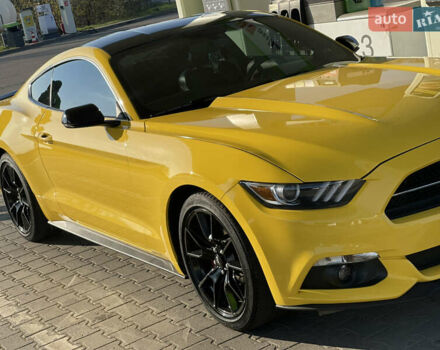 Желтый Форд Мустанг, объемом двигателя 2.26 л и пробегом 45 тыс. км за 21500 $, фото 11 на Automoto.ua