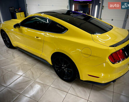 Желтый Форд Мустанг, объемом двигателя 2.26 л и пробегом 45 тыс. км за 21500 $, фото 4 на Automoto.ua