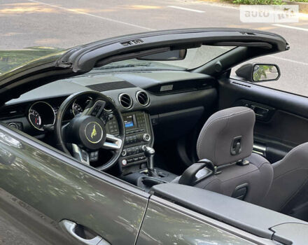 Серый Форд Мустанг, объемом двигателя 3.7 л и пробегом 165 тыс. км за 16000 $, фото 8 на Automoto.ua