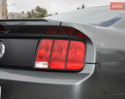 Серый Форд Мустанг, объемом двигателя 4.61 л и пробегом 115 тыс. км за 13000 $, фото 12 на Automoto.ua