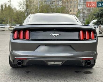 Серый Форд Мустанг, объемом двигателя 2.3 л и пробегом 143 тыс. км за 15400 $, фото 2 на Automoto.ua